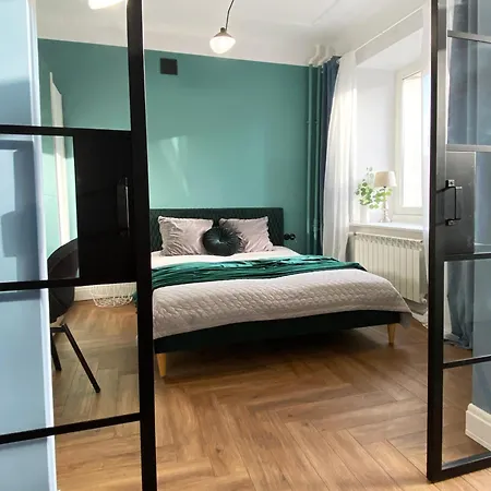 Apartment Designer' S By Center, Air Condition