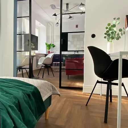 Apartment Designer' S By Center, 2