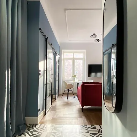 Apartment Designer' S By Center, Air Condition *